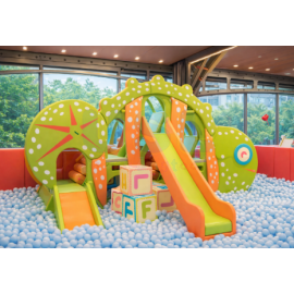 Chameleon Maze Game Center